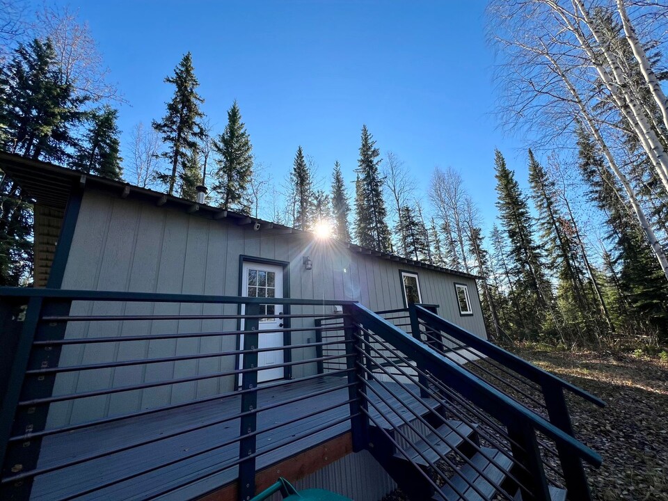 2569 Houghton Hill Dr in North Pole, AK - Building Photo