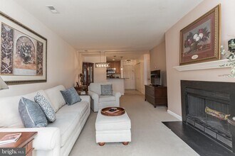 10300 Appalachian Cir-Unit -309 in Oakton, VA - Building Photo - Building Photo