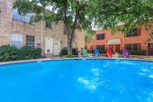 New England Village in San Antonio, TX - Building Photo