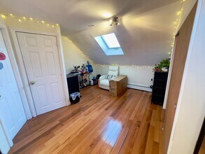 7 Timon Ave, Unit Unit 3 in Chestnut Hill, MA - Foto de edificio - Building Photo