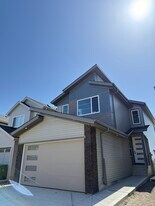 25 Elliott Wynd in Fort Saskatchewan, AB - Building Photo