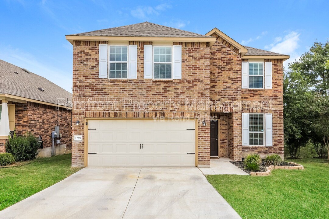 13903 Laurel Br in San Antonio, TX - Building Photo