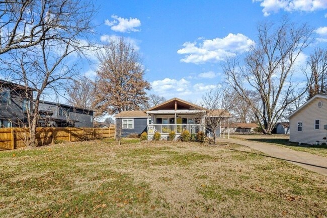 907 SE 5th St in Bentonville, AR - Building Photo - Building Photo