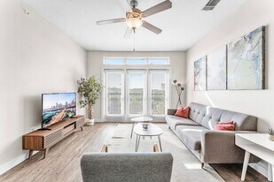 501 E Oltorf St in Austin, TX - Building Photo