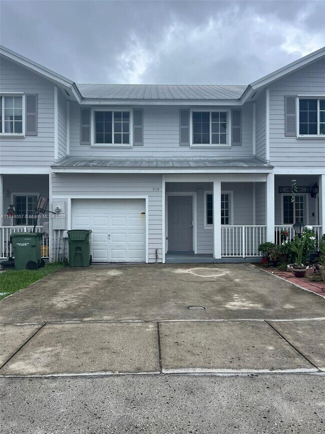 property at 919 SE 16th Ct