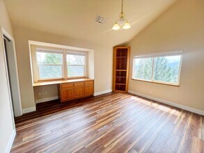 170 Cypress Dr in Lake Arrowhead, CA - Foto de edificio - Building Photo