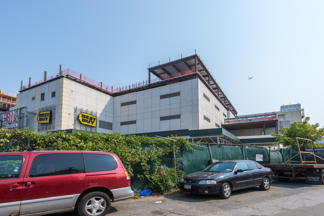 14203 Cherry Ave in Flushing, NY - Building Photo - Building Photo