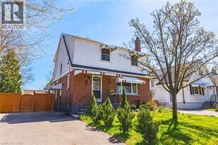 5 W 3rd St in Hamilton, ON - Building Photo