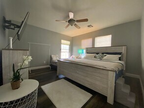 734 Thornford St in Las Vegas, NV - Building Photo - Building Photo