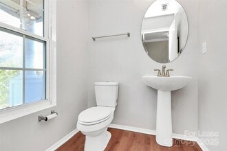 15611 Normans Landing Dr in Charlotte, NC - Building Photo - Building Photo