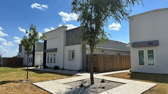 11003 N 36th Ln in McAllen, TX - Building Photo