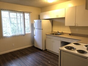 Oakridge Apartments in Marysville, CA - Building Photo - Building Photo