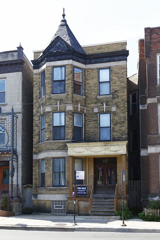 851 W Addison St in Chicago, IL - Building Photo - Building Photo