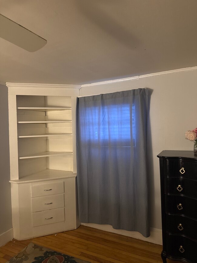 27 Windsor St, Unit One in Randolph, ME - Foto de edificio - Building Photo