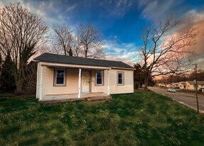 2125 Dupuy Rd in Petersburg, VA - Building Photo