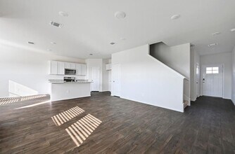 229 Frogmore Lp in Uhland, TX - Foto de edificio - Building Photo