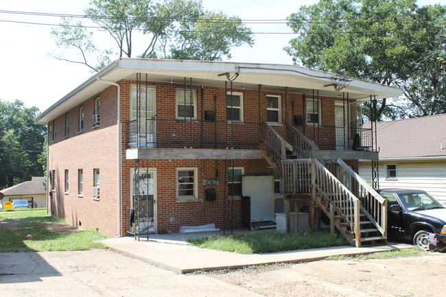 311 E Sand St in Pacific, MO - Foto de edificio - Building Photo