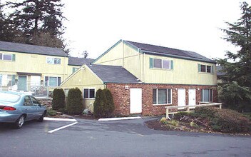 River Hill Townhomes in West Linn, OR - Building Photo - Building Photo