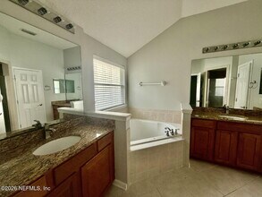 1084 Candlebark Dr in Jacksonville, FL - Building Photo - Building Photo