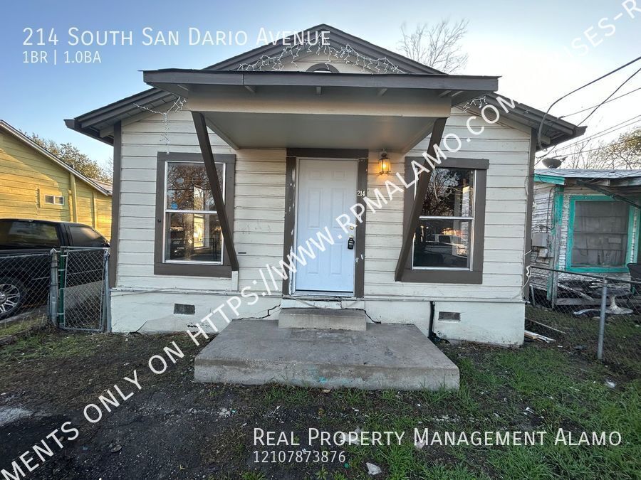 214 S San Dario Ave in San Antonio, TX - Foto de edificio