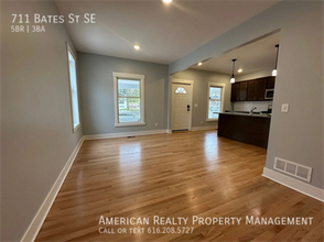 711 Bates St SE in Grand Rapids, MI - Building Photo - Building Photo