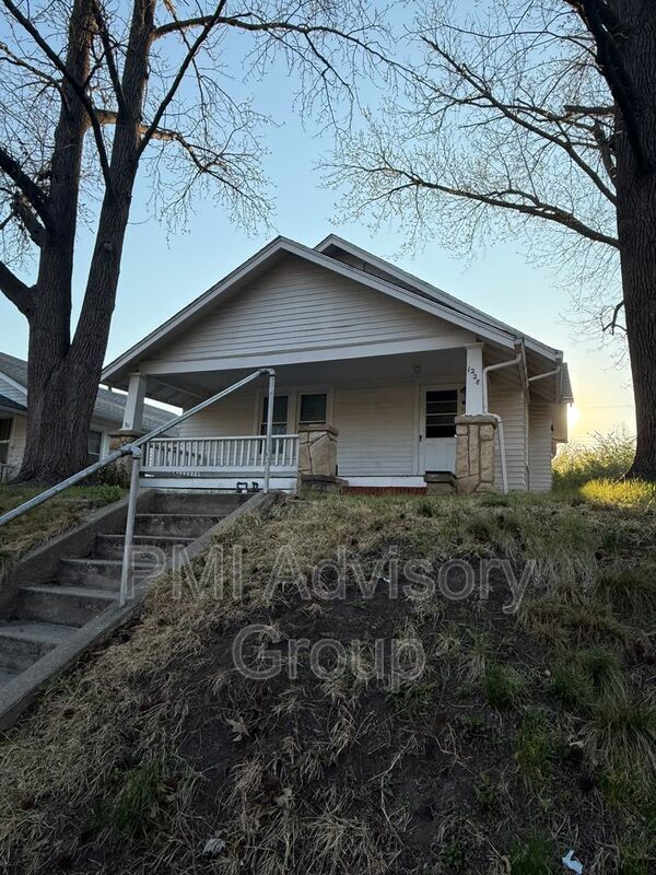 1228 SW Woodward Ave in Topeka, KS - Building Photo - Building Photo