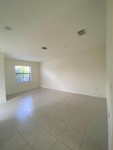 3288 W 106th Terrace in Hialeah, FL - Building Photo - Building Photo