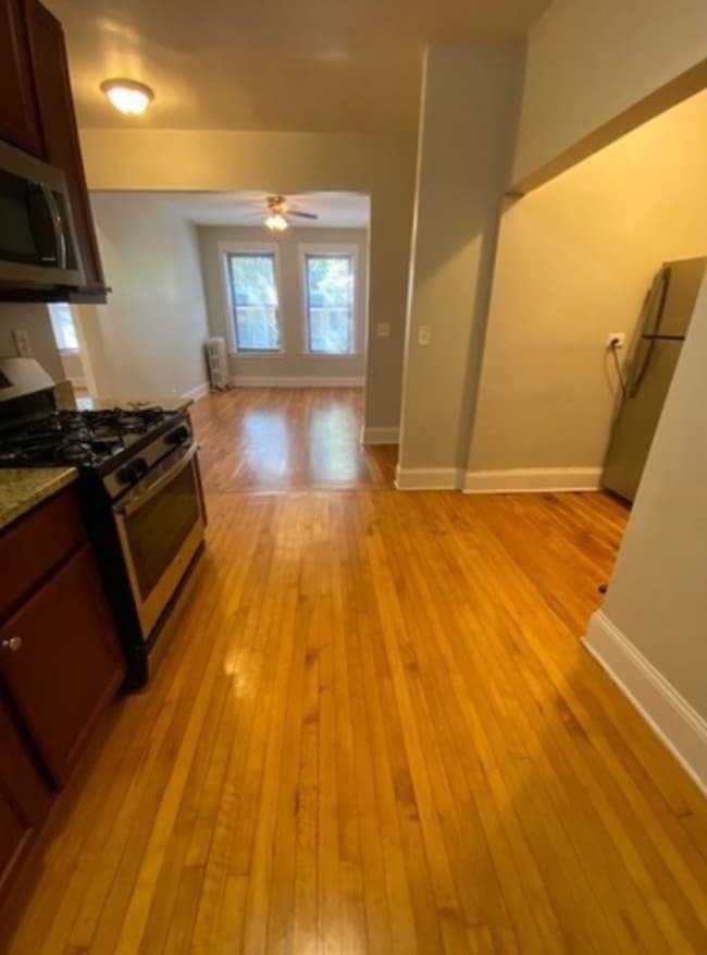 1318 W Waveland Ave, Unit 1 in Chicago, IL - Building Photo - Building Photo