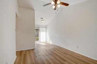 1015 E Yager Ln in Austin, TX - Building Photo - Building Photo