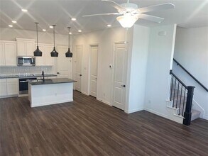 7573 Laburnam Rd in Dallas, TX - Building Photo - Building Photo