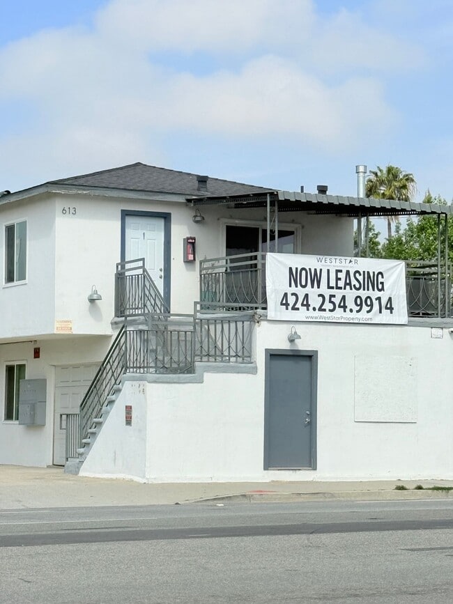 613 S Prairie Avenue in Inglewood, CA - Building Photo - Building Photo