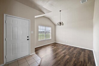 812 Sierra Cir in Burleson, TX - Building Photo - Building Photo