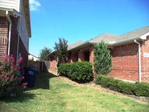 2121 Ingrid Ln in Fort Worth, TX - Building Photo - Building Photo