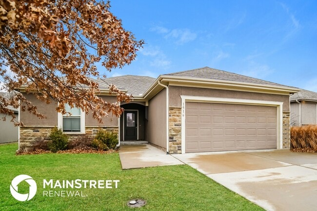 1516 NE Jaclyn Dr in Grain Valley, MO - Foto de edificio - Building Photo