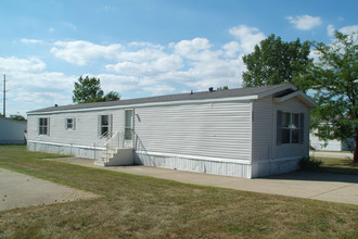 Parkwood Mobile Home Community in Flint, MI - Building Photo - Building Photo