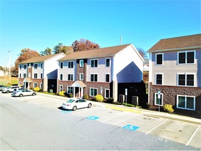 Oak Grove Apartments in Middletown, PA - Building Photo - Building Photo