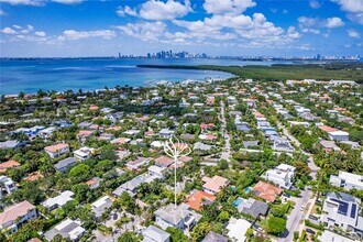 435 Hampton Ln in Key Biscayne, FL - Building Photo - Building Photo