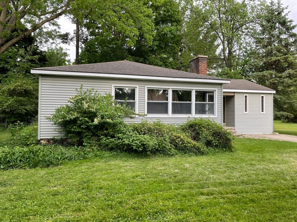 196 N Hagadorn Rd in East Lansing, MI - Building Photo