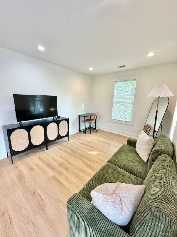 1313 Live Oak St in Savannah, GA - Foto de edificio - Building Photo