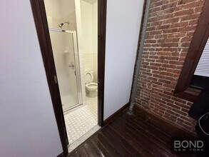 355 W 47th St, Unit 1 RW in New York, NY - Building Photo - Building Photo