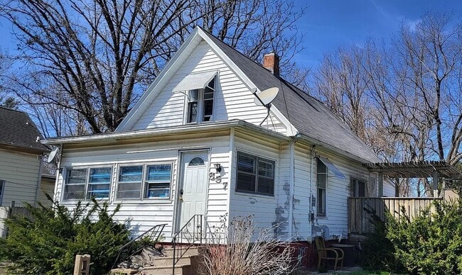 property at 857 E Knox St