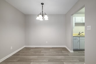 Deer Park Apartments in Crestwood, KY - Foto de edificio - Interior Photo