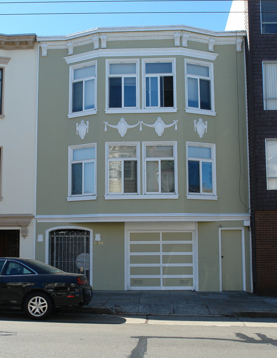 1525 Chestnut St in San Francisco, CA - Building Photo