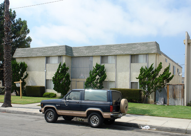 6329 Nightingale St in Ventura, CA - Foto de edificio - Building Photo