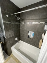 485 Old Niskayuna Rd, Unit A in Latham, NY - Foto de edificio - Building Photo