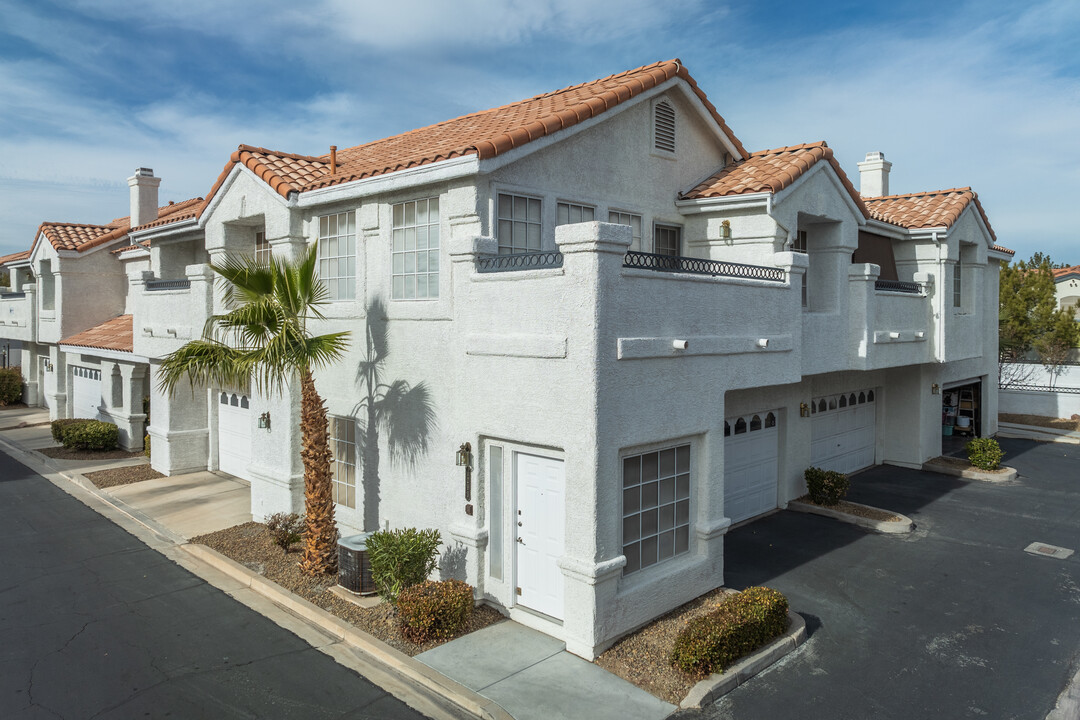 Spring Oaks Village in Las Vegas, NV - Building Photo