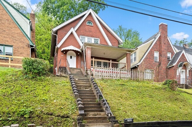 property at 1962 McNary Blvd