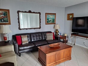 450 Egret Cir in Delray Beach, FL - Foto de edificio - Building Photo
