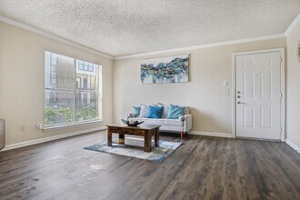 The Glen at Highpoint in Dallas, TX - Foto de edificio - Building Photo