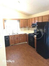 1917 Joanna Ave in Zion, IL - Foto de edificio - Building Photo